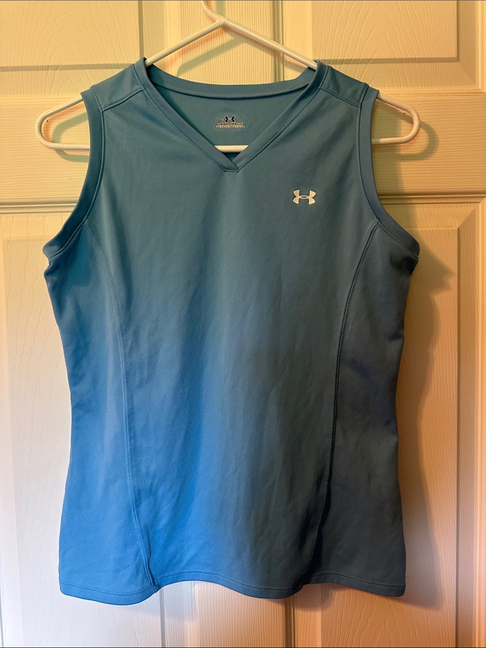 Under Armour Women's Blue V-Neck Sleeveless Athletic Tank